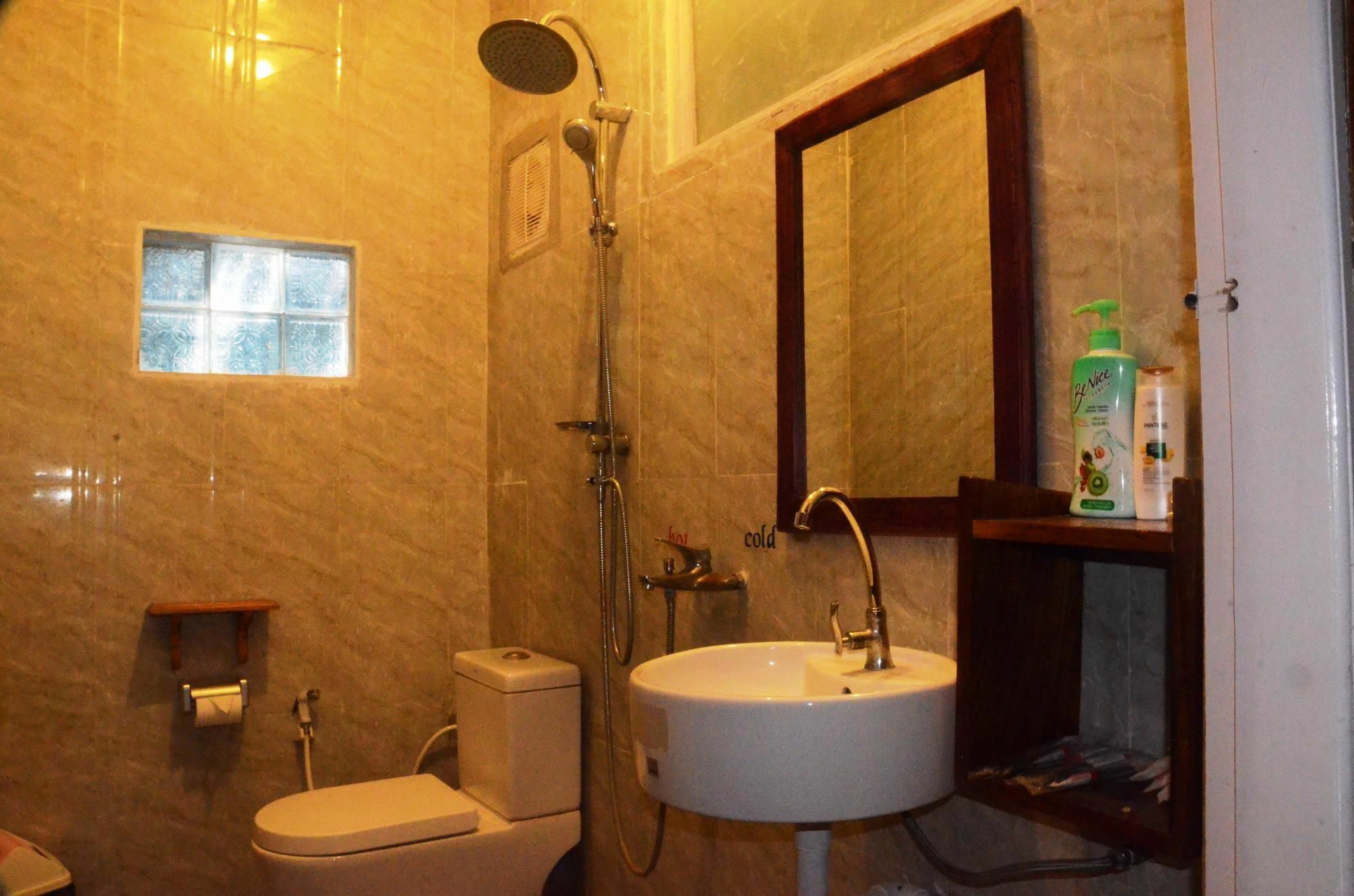 Golden Empress Hotel Nyaung Shwe Dış mekan fotoğraf